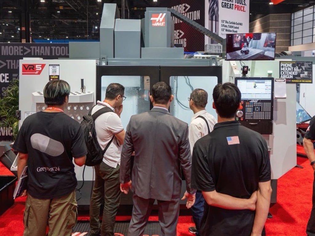 HAAS IMTS24 Attendees viewing VR-5